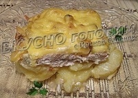 Куриное филе с картофелем   и ананасами под сыром.