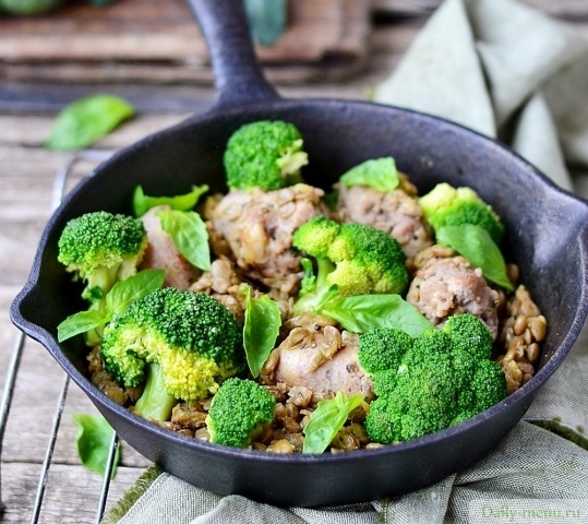 Мясо с  брокколи. Фото: Shutterstock