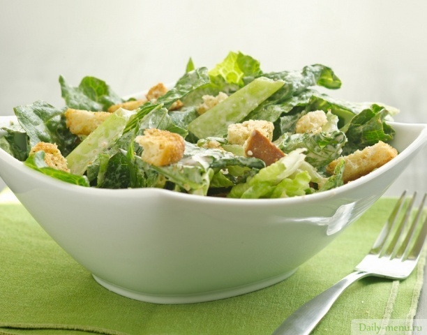 Классический салат «Цезарь». Фото: shutterstock