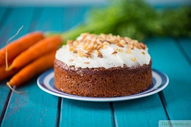 Морковный пирог с клюквой и орехами