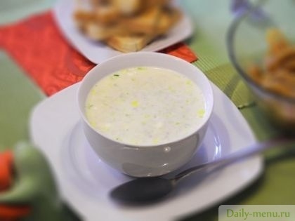 Сырный суп с фаршем и луком пореем