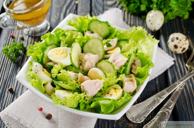 Фото: <a href="https://ru.depositphotos.com/75442453/stock-photo-vegetable-salad-with-cod-liver.html">Depositphotos</a>