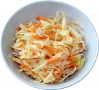 Витаминный салат из капусты и моркови