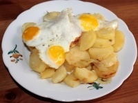 Яичница с картофелем