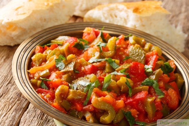 Фото: <a href="https://ru.depositphotos.com/444824238/stock-photo-vegetarian-moroccan-taktouka-salad-pepper.html">Depositphotos.com</a>