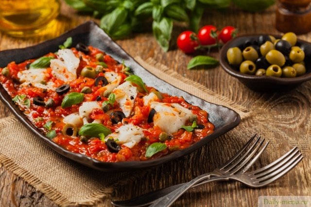 Фото: <a href="https://ru.depositphotos.com/460608588/stock-photo-cod-italian-tomatoes-olives-capers.html">Depositphotos.com</a>