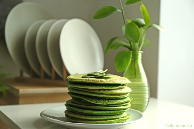 Фото: <a href="https://ru.depositphotos.com/253789192/stock-photo-plate-with-tasty-green-pancakes.html">Depositphotos.com</a>