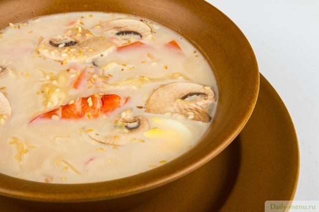 Сырный суп с шампиньонами. Фото: Shutterstock