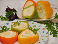 Перцы, фаршированные яйцами и сыром