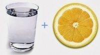 Вода с долькой лимона