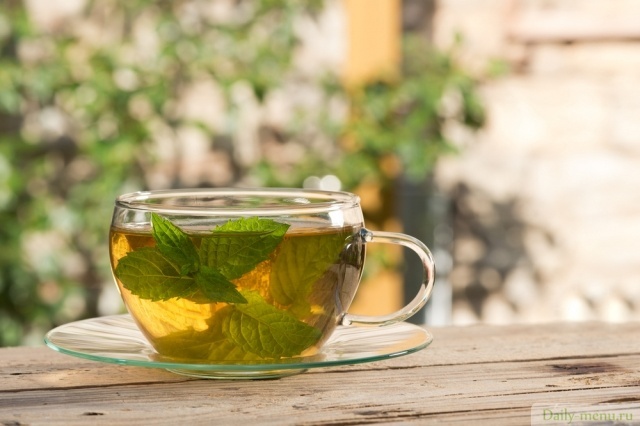 Зеленый чай с лимоном и мятой