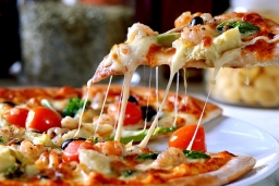 Пицца и роллы. Где заказать самые вкусные блюда?