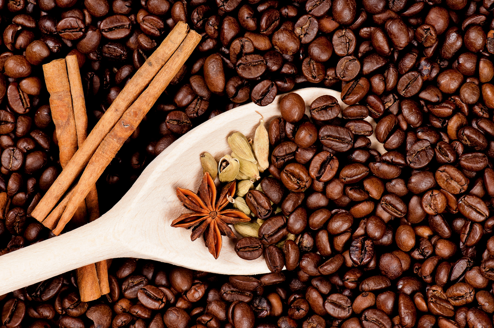 Арабский кофе - с кардамоном и гвоздикой. Фото: Shutterstock