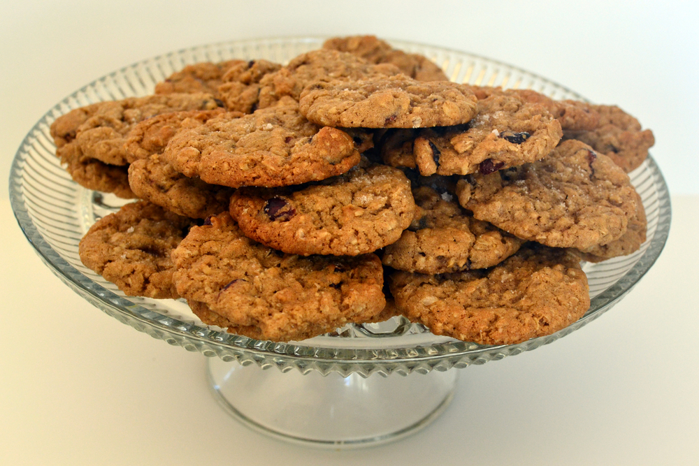 Печенье из овсяных хлопьев с изюмом и финиками. Фото: Shutterstock